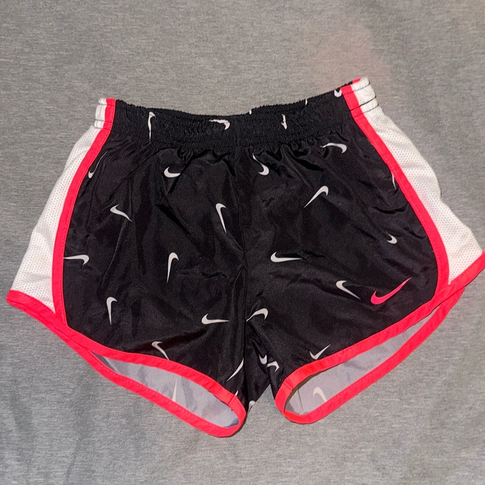 Nike girl shorts (4/5)